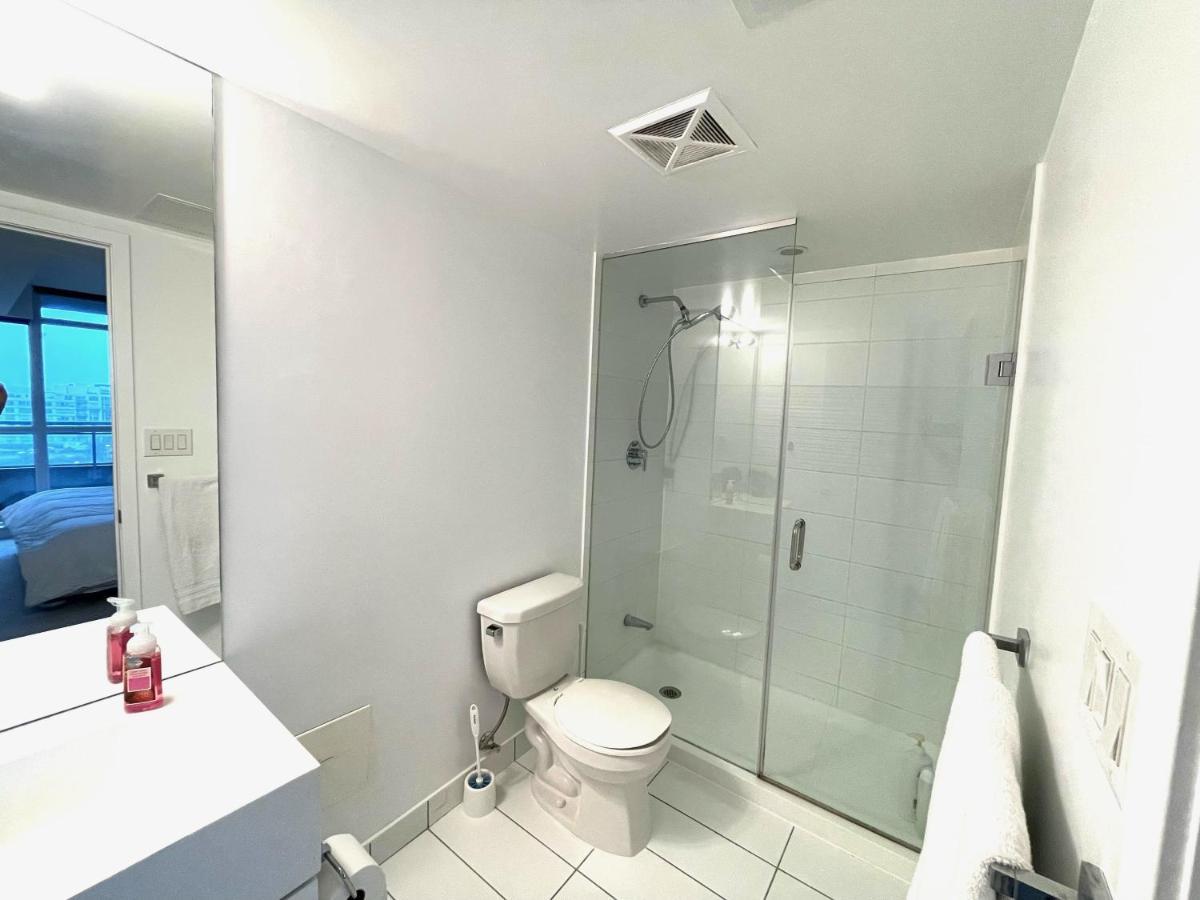 Three-Bedroom Condo With Free Parking Nearby Cn Tower With Lake View Toronto Extérieur photo