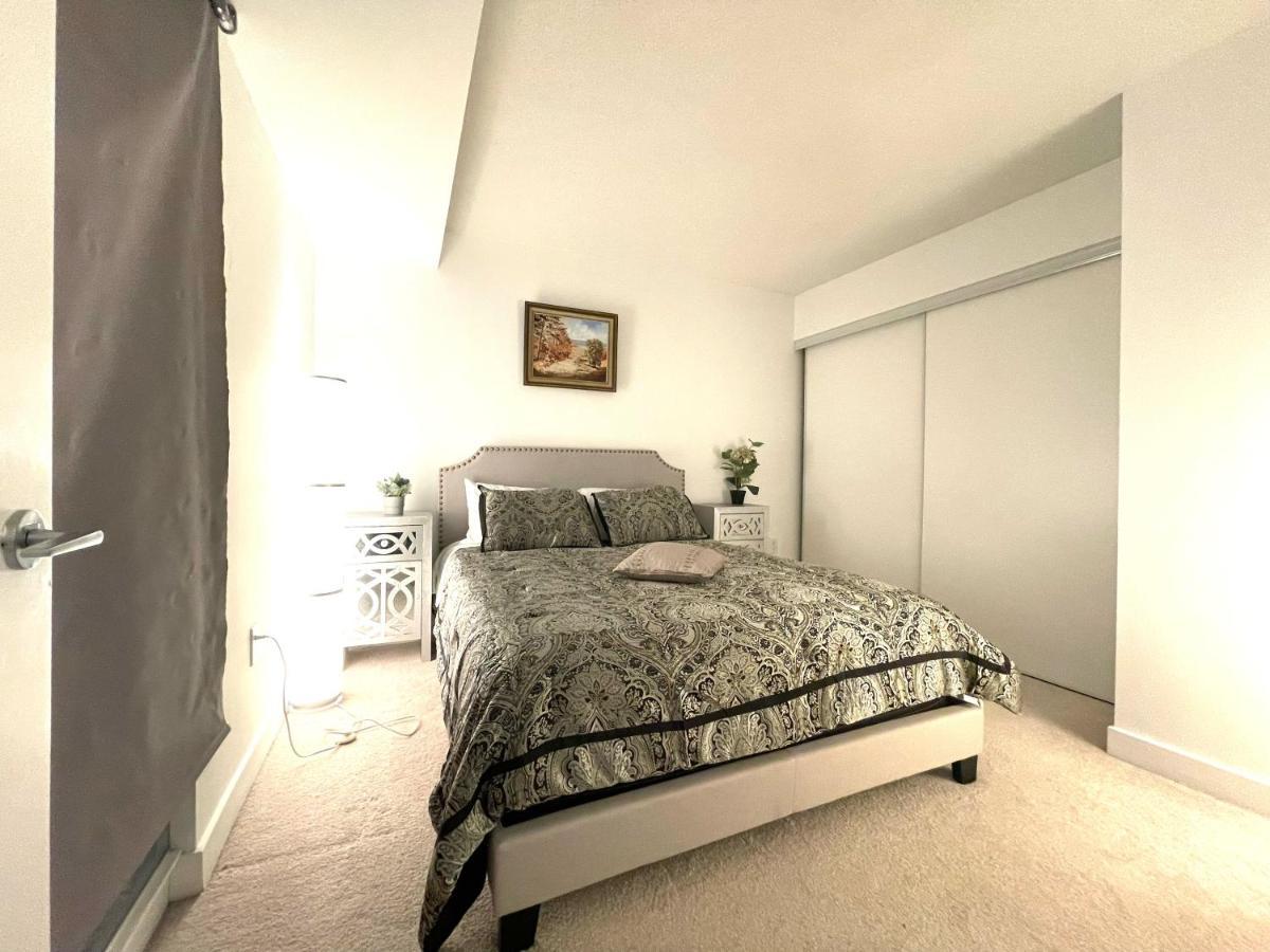 Three-Bedroom Condo With Free Parking Nearby Cn Tower With Lake View Toronto Extérieur photo