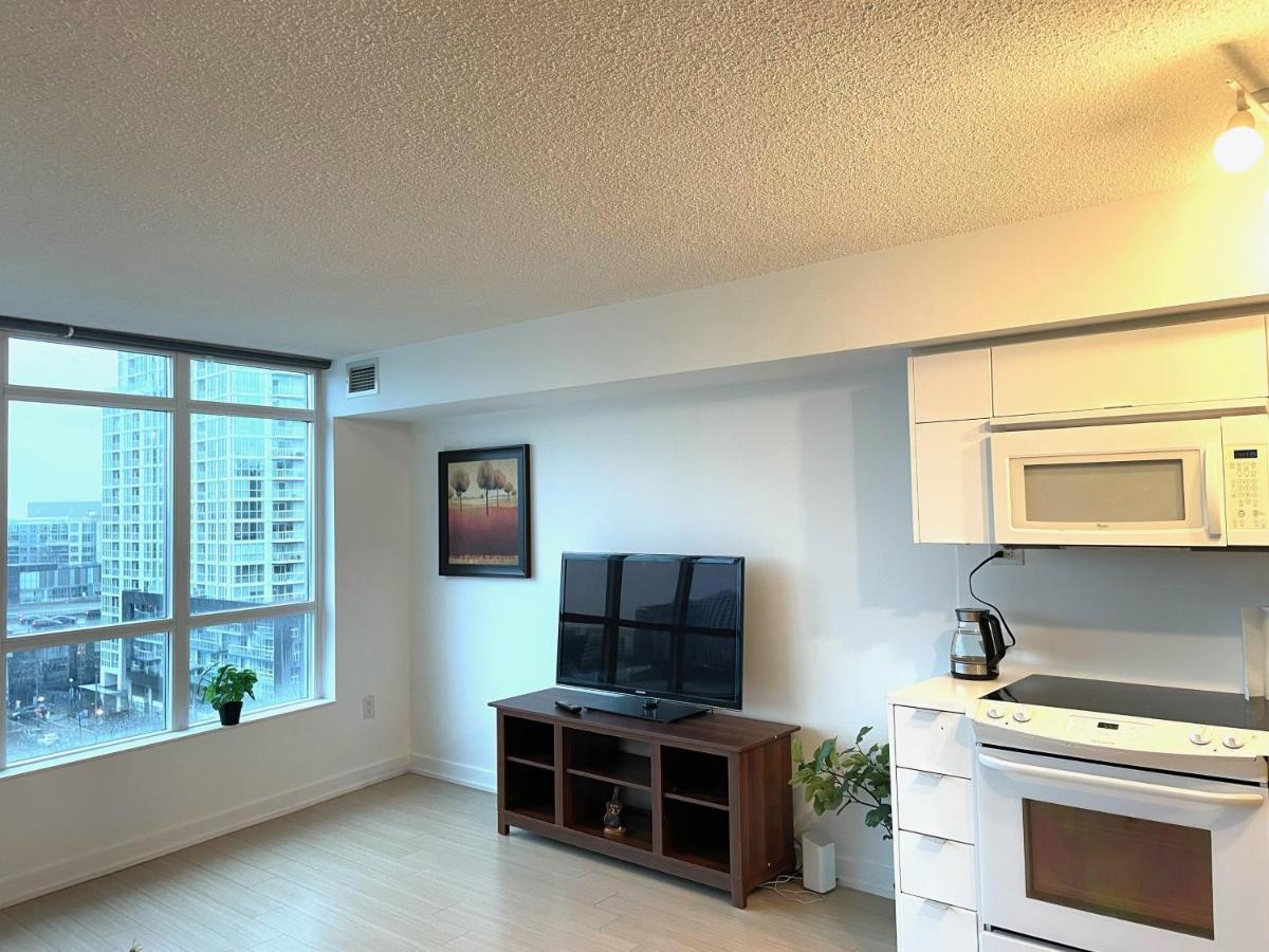 Three-Bedroom Condo With Free Parking Nearby Cn Tower With Lake View Toronto Extérieur photo