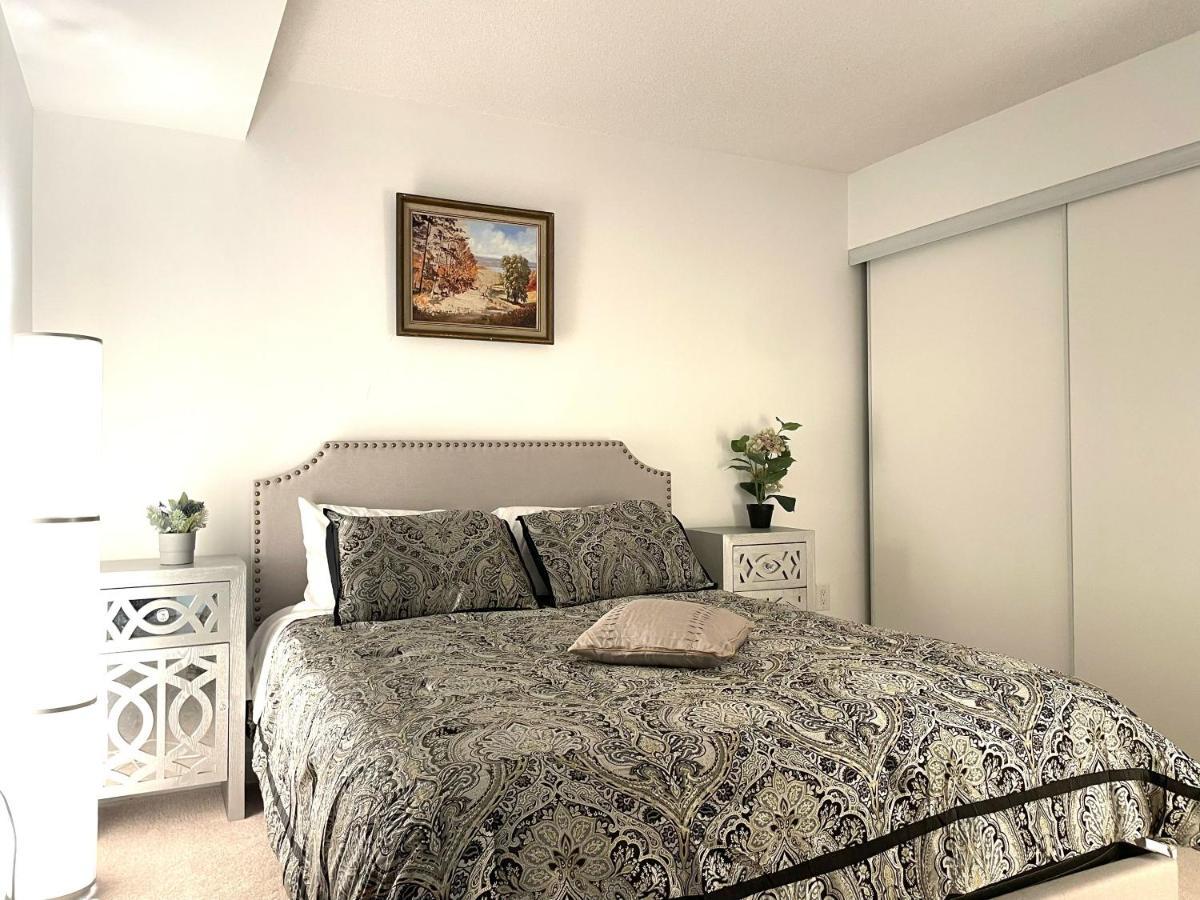 Three-Bedroom Condo With Free Parking Nearby Cn Tower With Lake View Toronto Extérieur photo