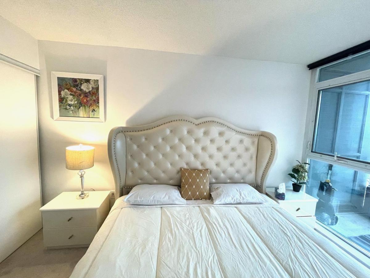 Three-Bedroom Condo With Free Parking Nearby Cn Tower With Lake View Toronto Extérieur photo