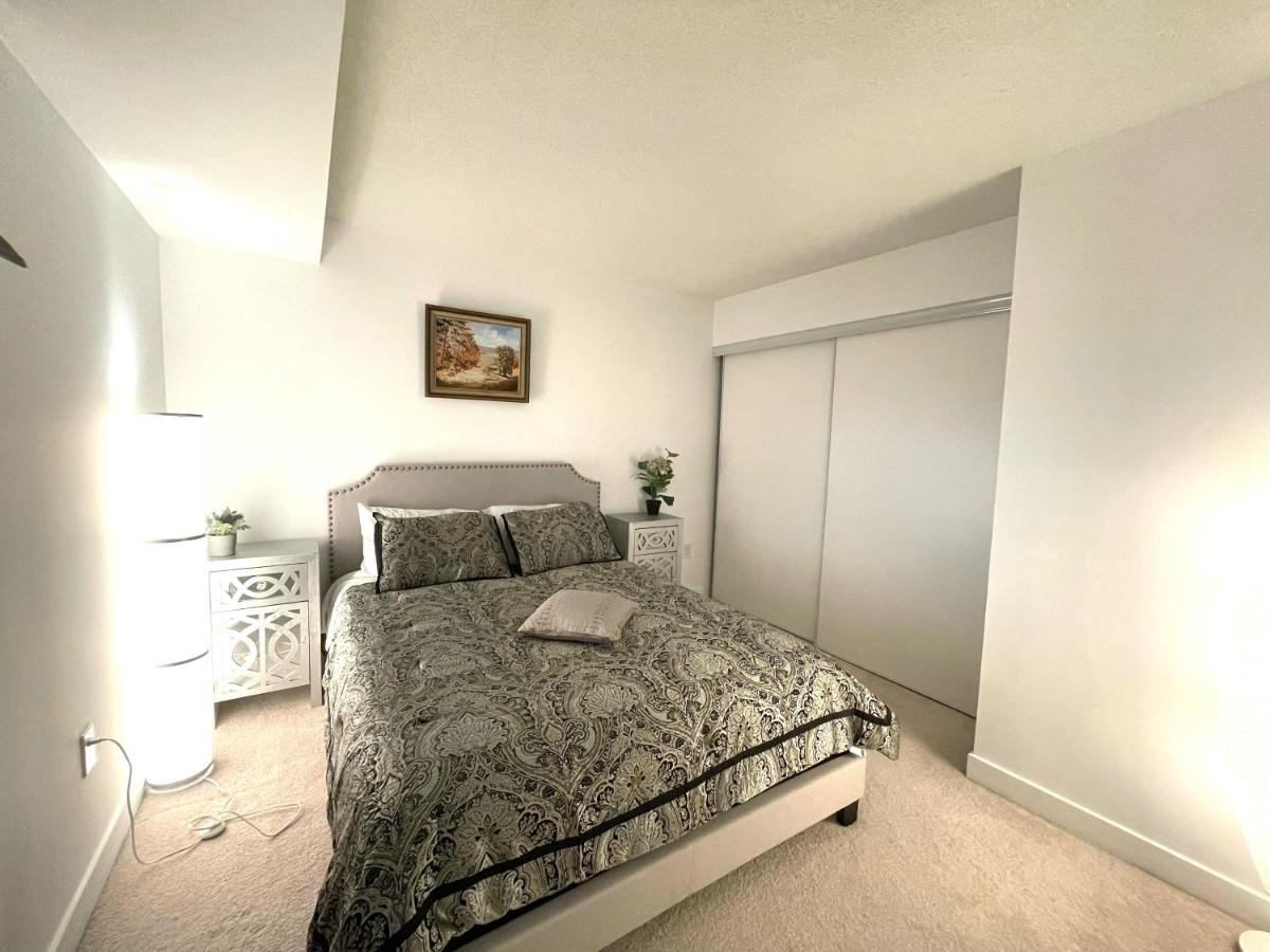 Three-Bedroom Condo With Free Parking Nearby Cn Tower With Lake View Toronto Extérieur photo