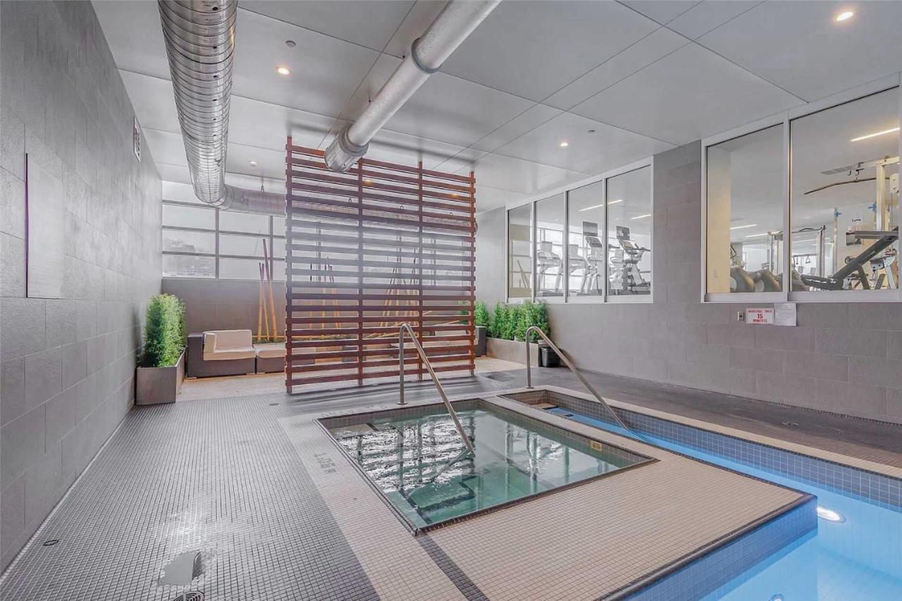 Three-Bedroom Condo With Free Parking Nearby Cn Tower With Lake View Toronto Extérieur photo