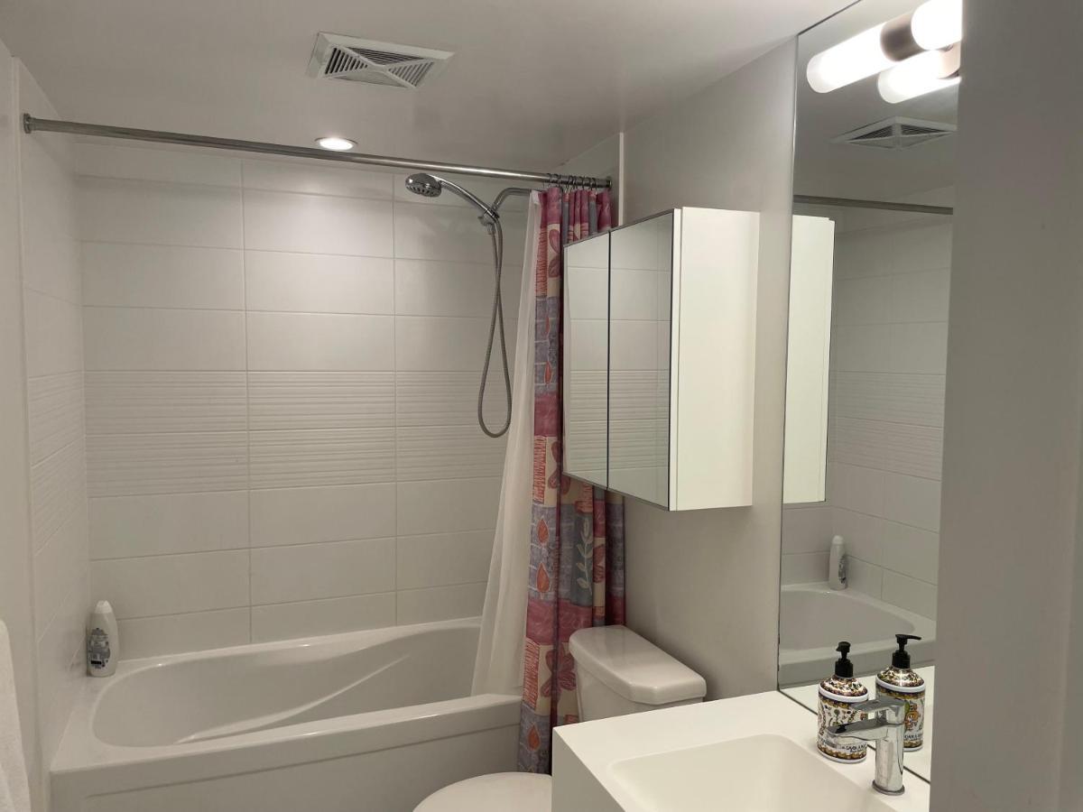 Three-Bedroom Condo With Free Parking Nearby Cn Tower With Lake View Toronto Extérieur photo