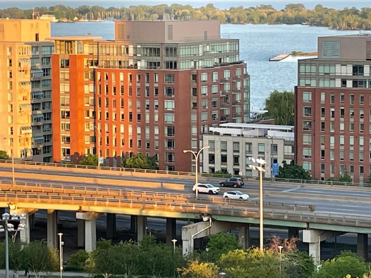 Three-Bedroom Condo With Free Parking Nearby Cn Tower With Lake View Toronto Extérieur photo