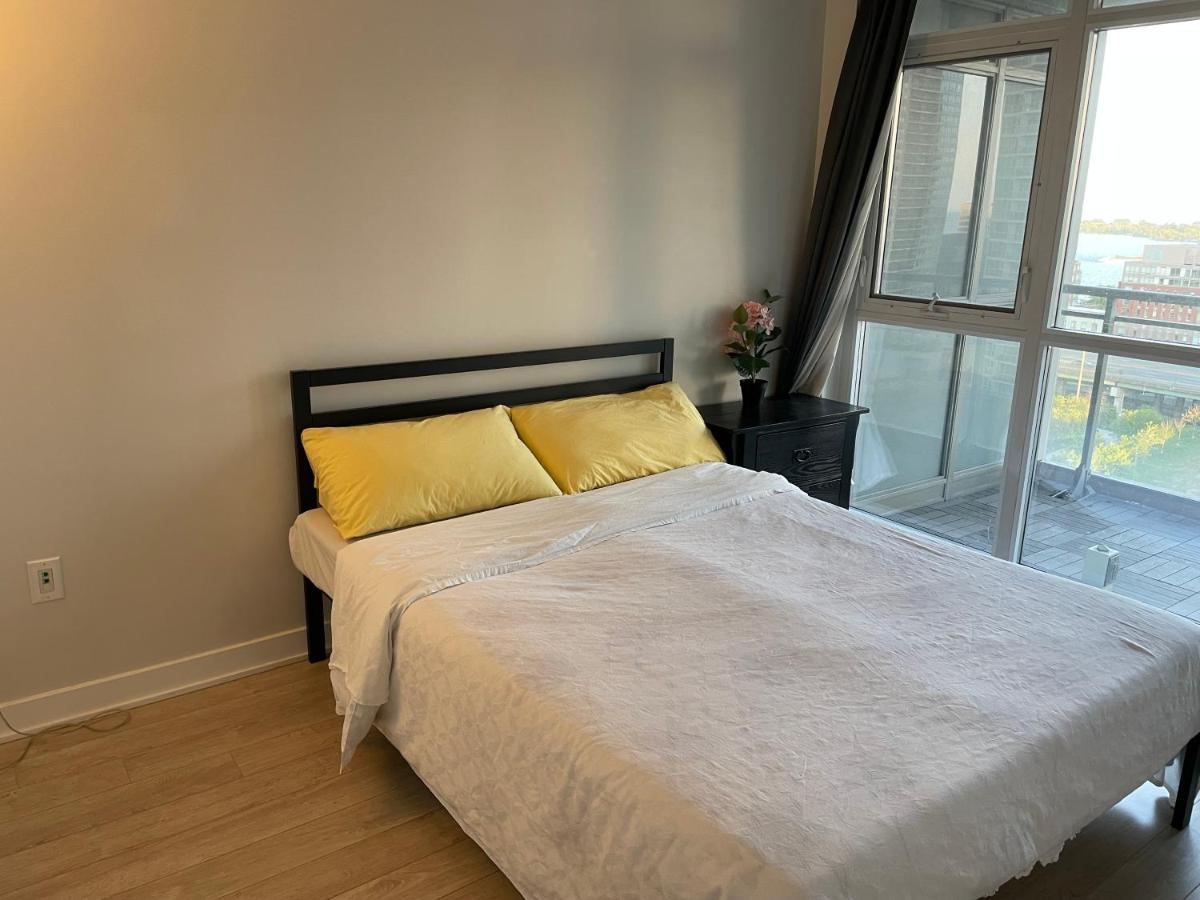 Three-Bedroom Condo With Free Parking Nearby Cn Tower With Lake View Toronto Extérieur photo